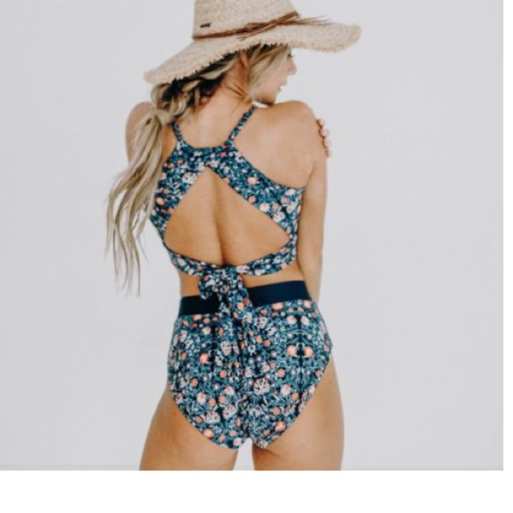 Nani swim size large TOP ONLY